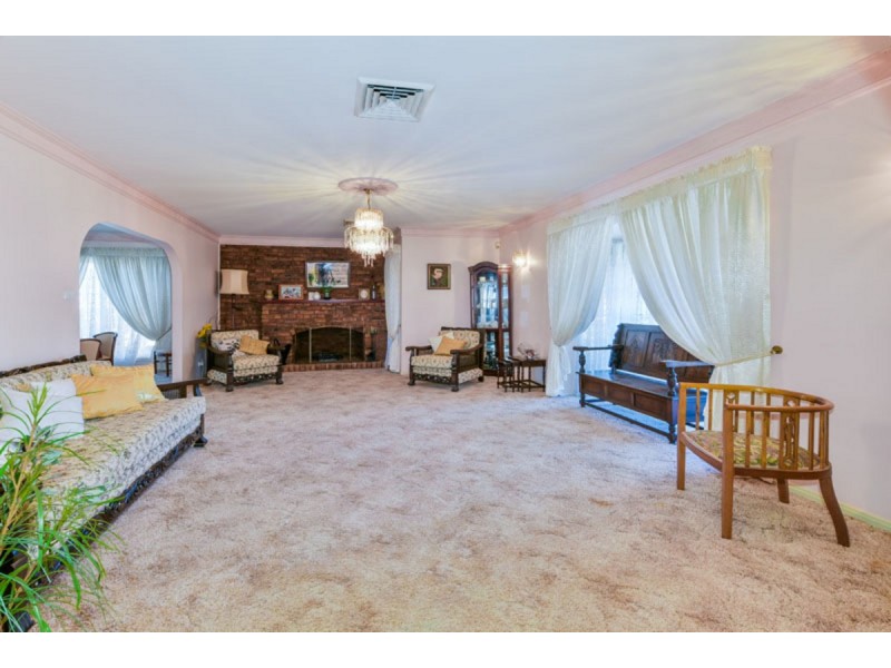 2 Berry Close, Grasmere NSW 2570