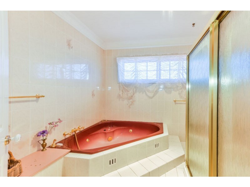 2 Berry Close, Grasmere NSW 2570