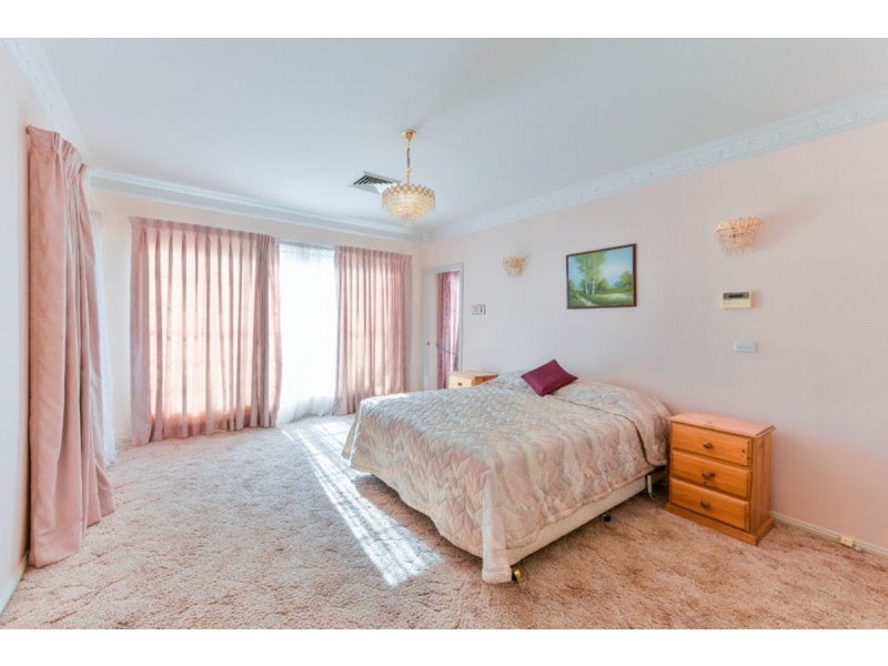 2 Berry Close, Grasmere NSW 2570