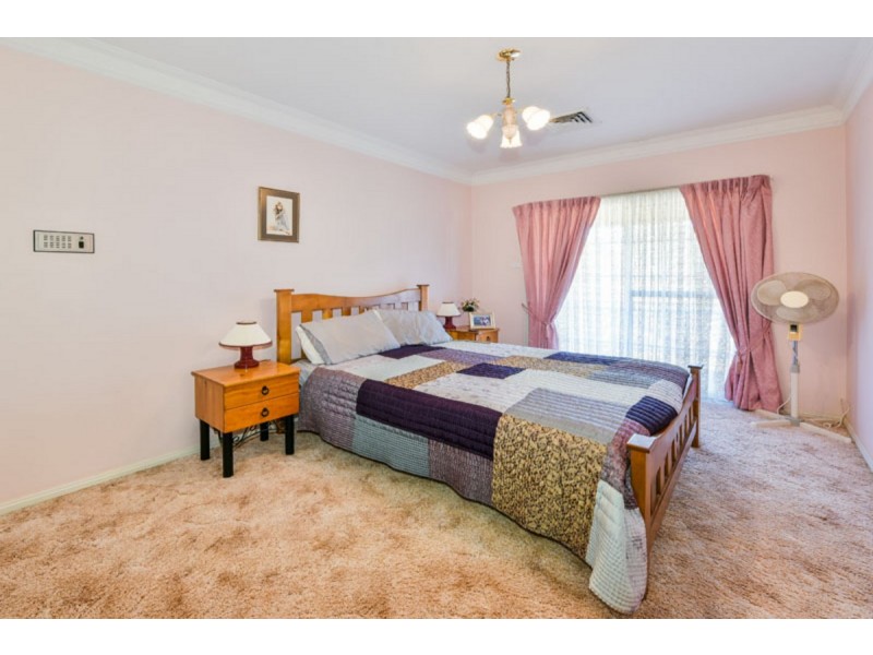 2 Berry Close, Grasmere NSW 2570