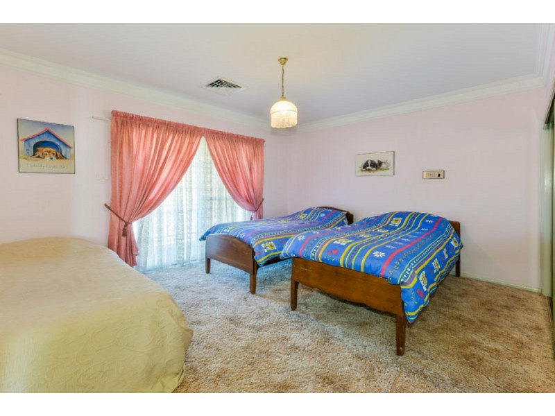 2 Berry Close, Grasmere NSW 2570