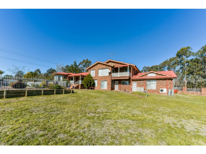 2 Berry Close, Grasmere NSW 2570