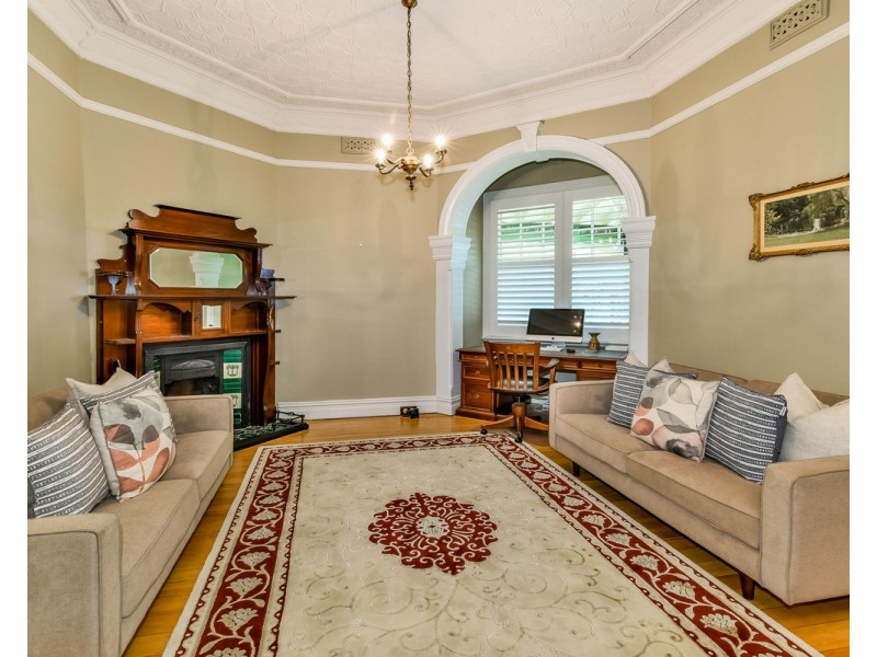 9 Menangle Road, Camden NSW 2570