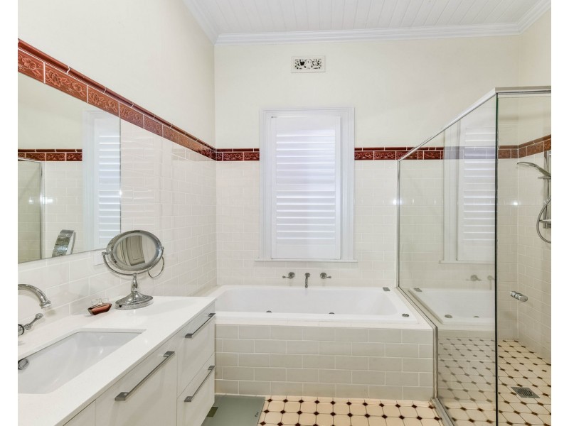 9 Menangle Road, Camden NSW 2570