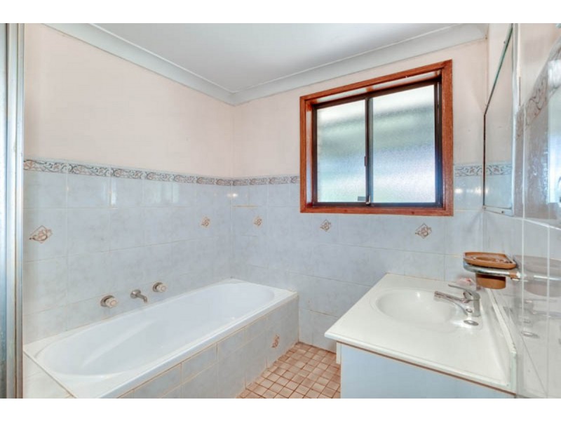 7 Brownlow Place, Ambarvale NSW 2560