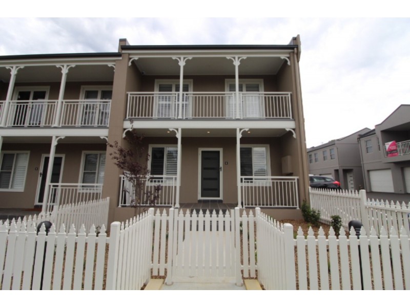 6/2 Wire Lane, Camden South NSW 2570