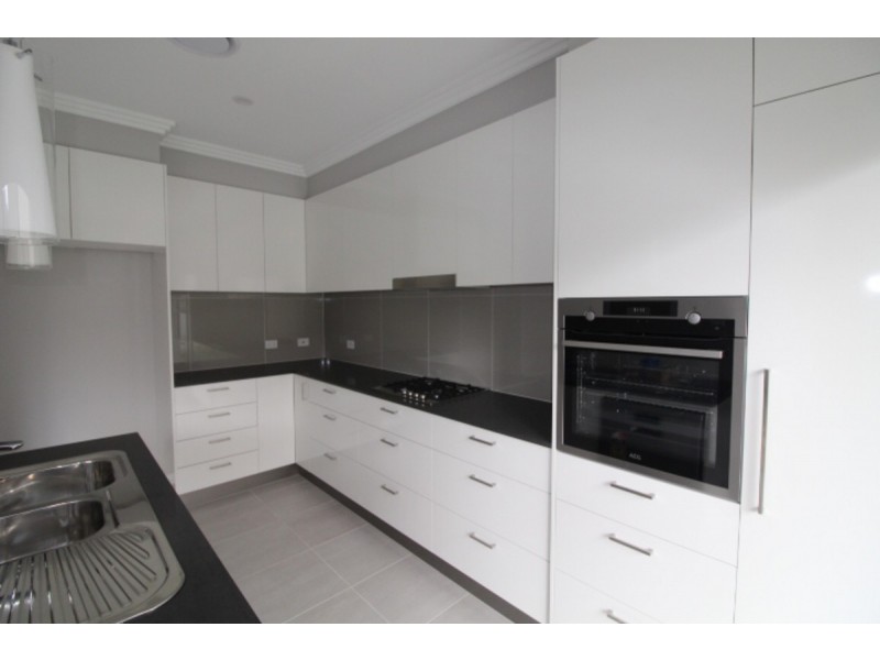 6/2 Wire Lane, Camden South NSW 2570