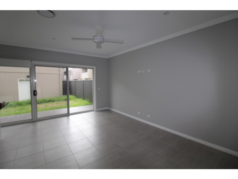 6/2 Wire Lane, Camden South NSW 2570