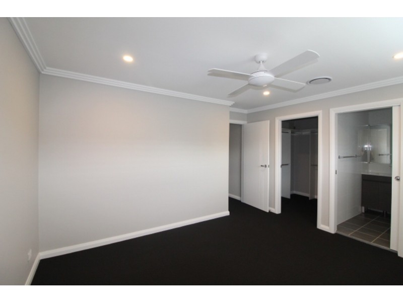 6/2 Wire Lane, Camden South NSW 2570