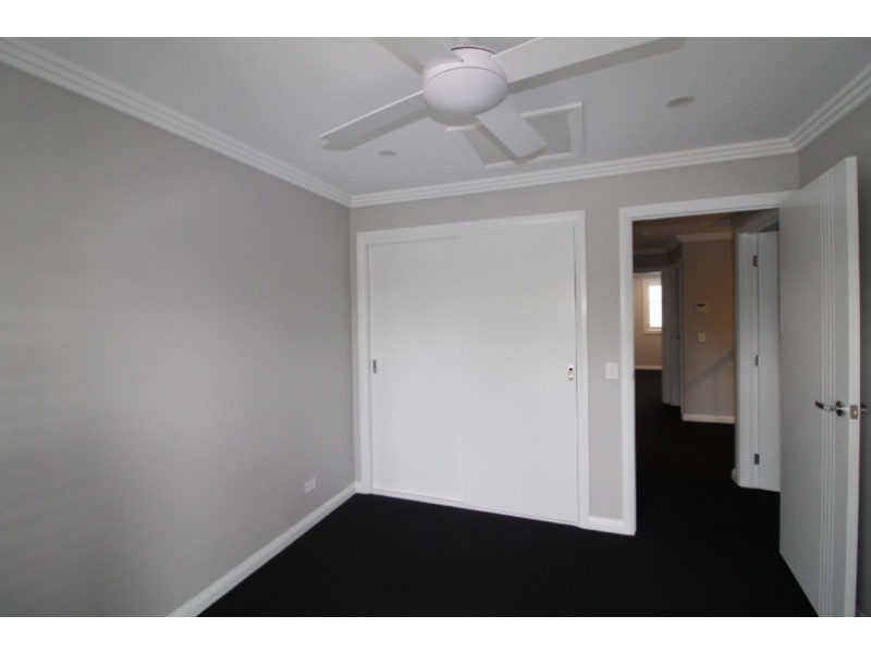 6/2 Wire Lane, Camden South NSW 2570