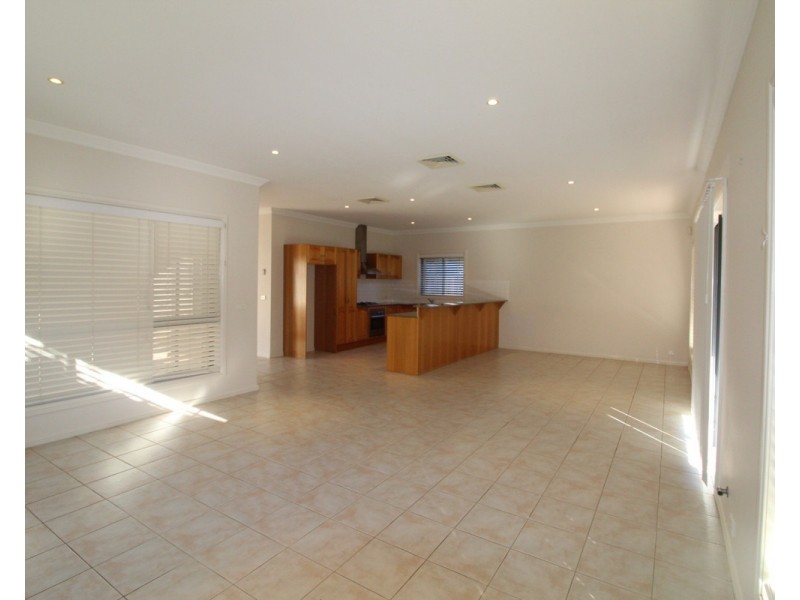 9 Bridgewater Boulevard, Camden Park NSW 2570