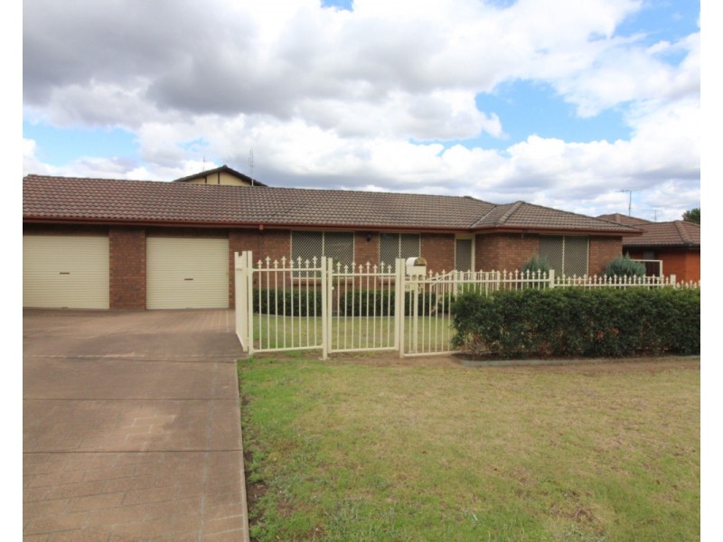 22 Wentworth Drive, Camden South NSW 2570