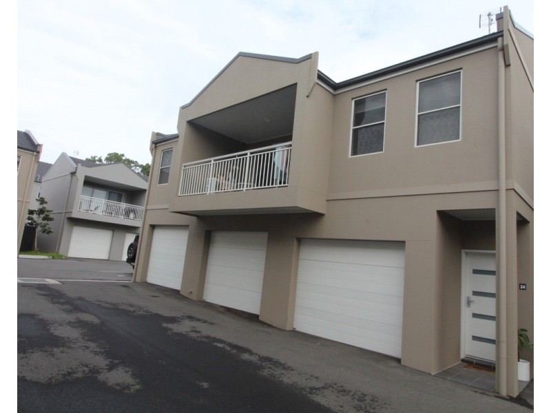 24/2 Wire Lane, Camden South NSW 2570