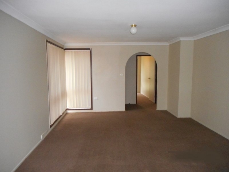 8 Morris Place, Ingleburn NSW 2565