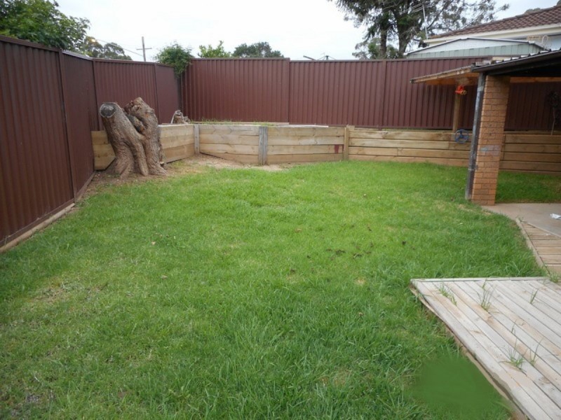 8 Morris Place, Ingleburn NSW 2565