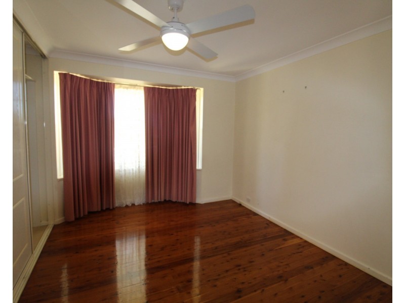 4 Templeton Road, Elderslie NSW 2570