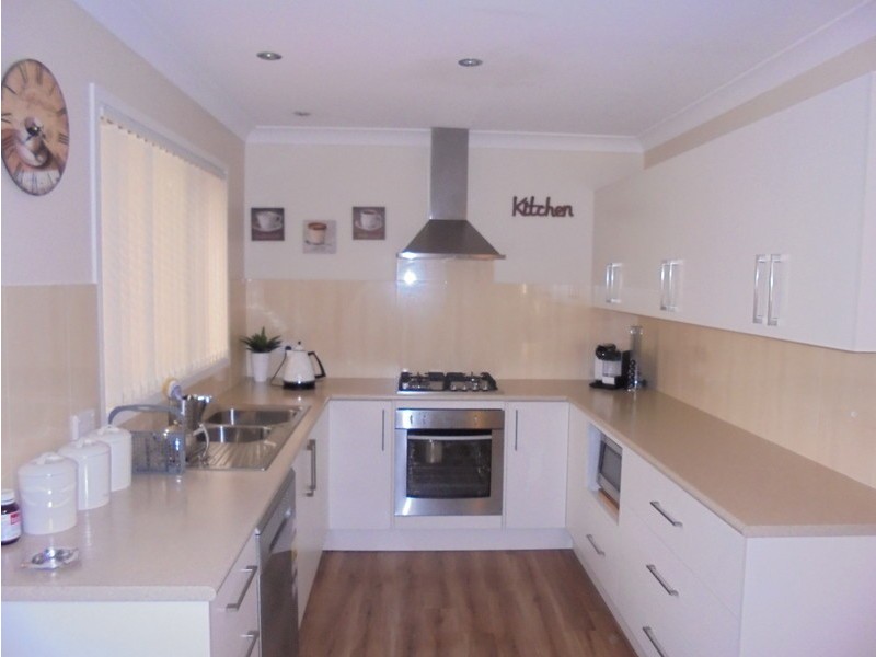 9 Gadshill Place, Rosemeadow NSW 2560