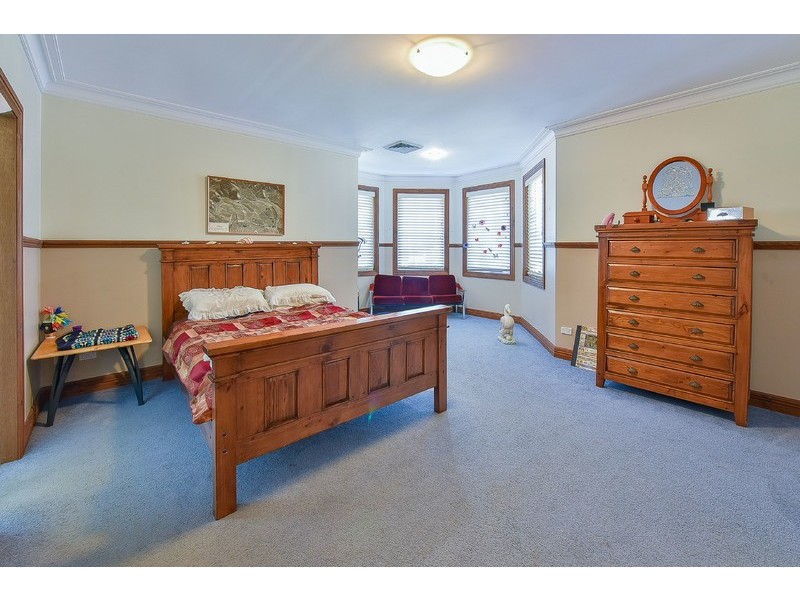 1 Beltana Place, Glen Alpine NSW 2560