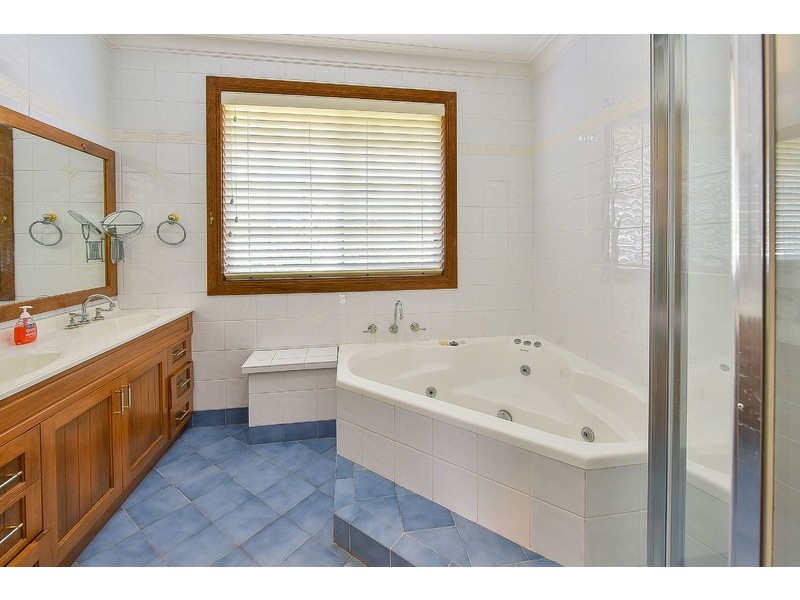 1 Beltana Place, Glen Alpine NSW 2560