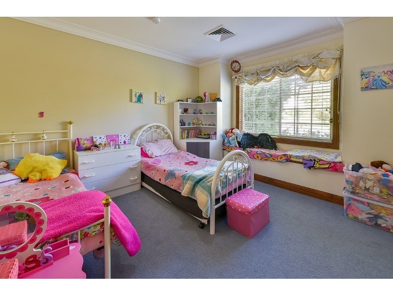 1 Beltana Place, Glen Alpine NSW 2560
