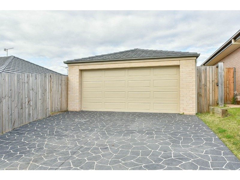 77 Minorca Circuit, Spring Farm NSW 2570