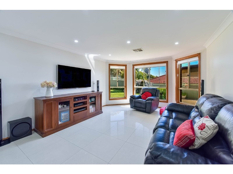 10 Claremont Circuit, Glen Alpine NSW 2560