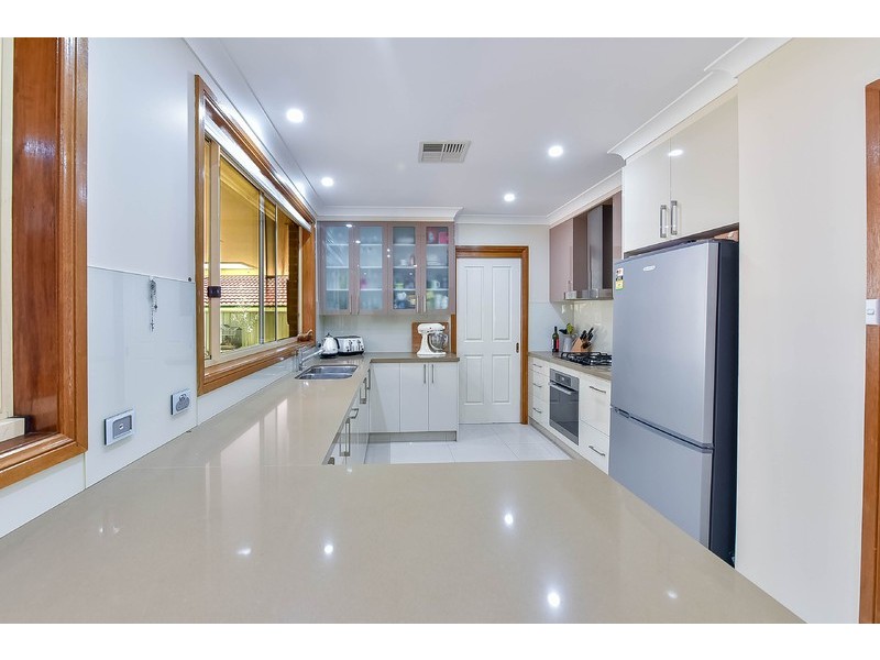 10 Claremont Circuit, Glen Alpine NSW 2560