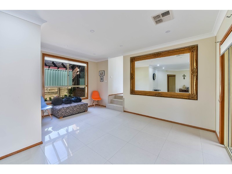 10 Claremont Circuit, Glen Alpine NSW 2560