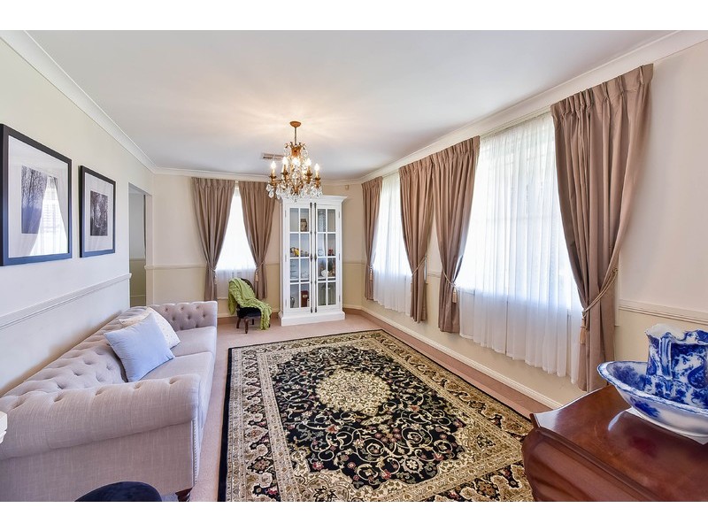 10 Claremont Circuit, Glen Alpine NSW 2560