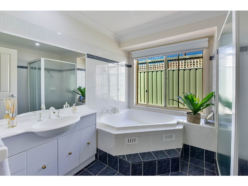 10 Claremont Circuit, Glen Alpine NSW 2560