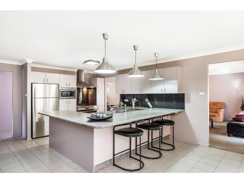 15 Cameron Place, St Helens Park NSW 2560