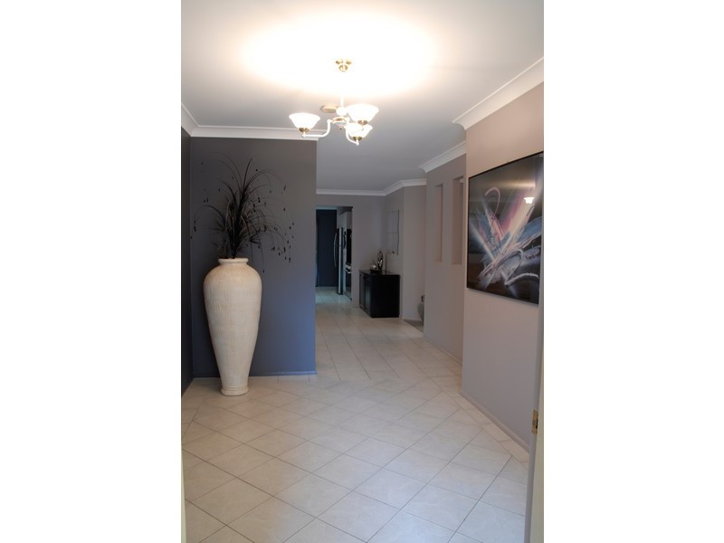 15 Cameron Place, St Helens Park NSW 2560