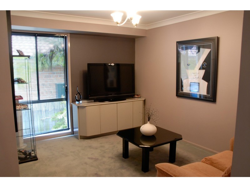 15 Cameron Place, St Helens Park NSW 2560