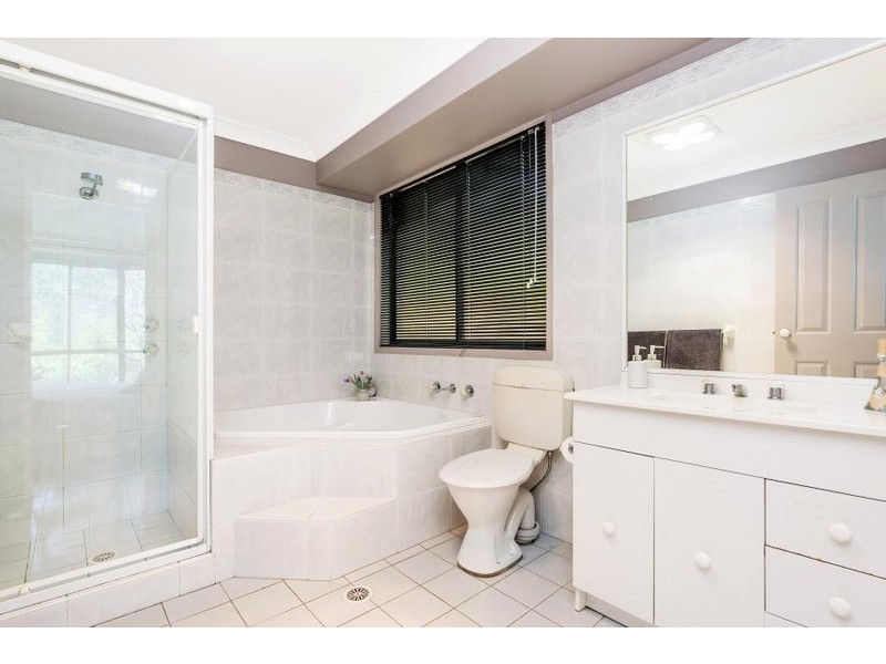 15 Cameron Place, St Helens Park NSW 2560