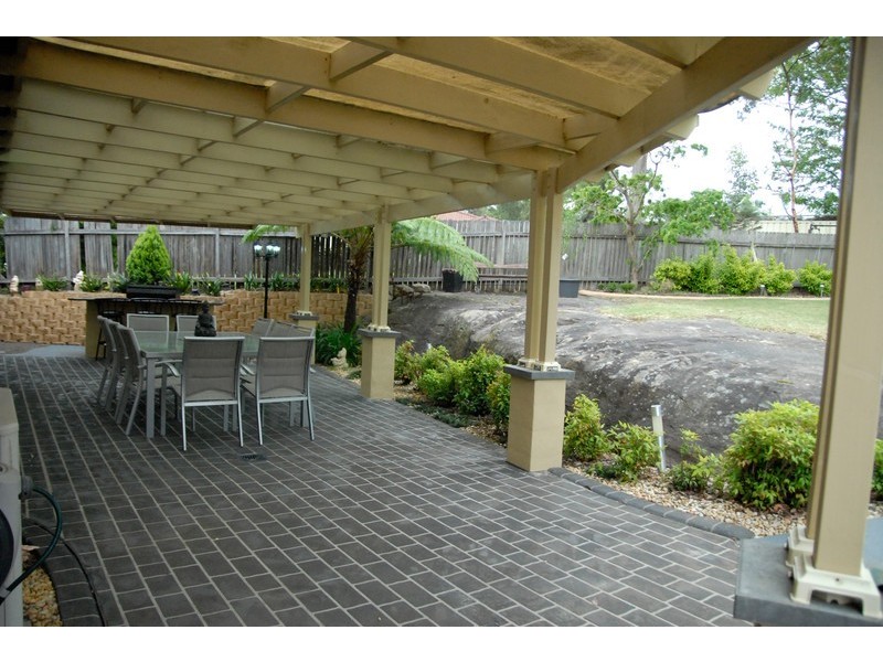 15 Cameron Place, St Helens Park NSW 2560