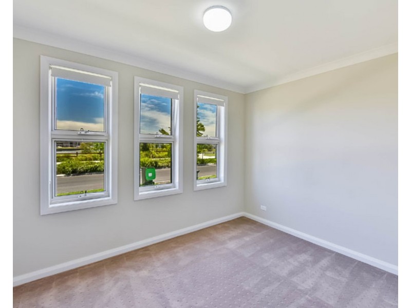 31 Donovan Boulevard, Gregory Hills NSW 2557