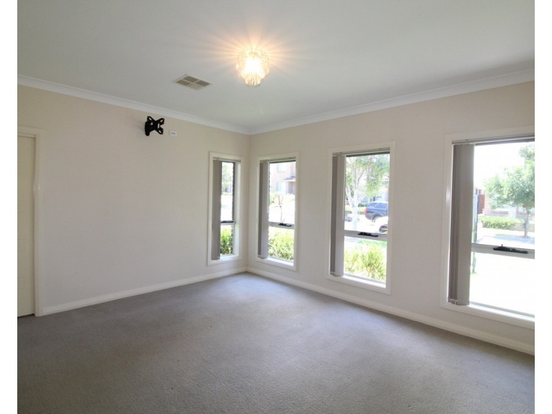 2 Skelton Street, Oran Park NSW 2570