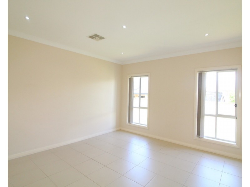 2 Skelton Street, Oran Park NSW 2570