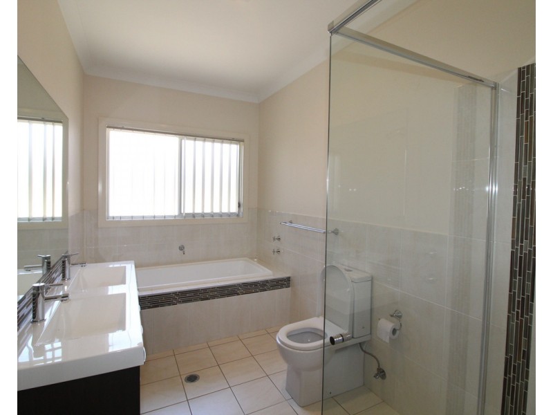 2 Skelton Street, Oran Park NSW 2570