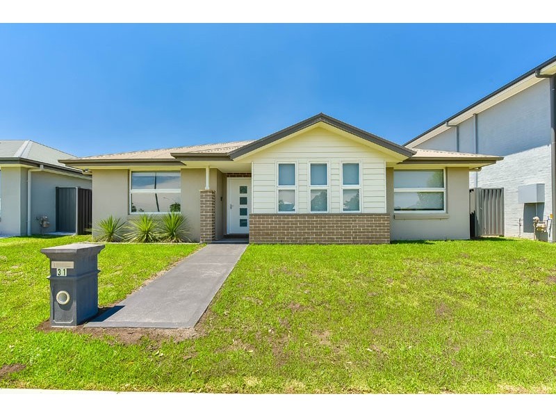 31 Donovan Boulevard, Gregory Hills NSW 2557