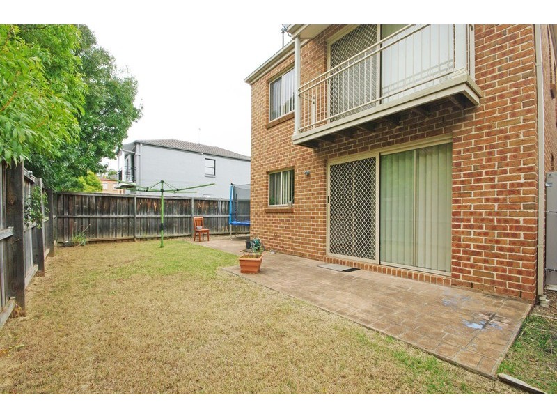 100 Glenfield Drive, Currans Hill NSW 2567