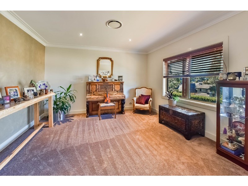 16 Warner Street, Camden Park NSW 2570