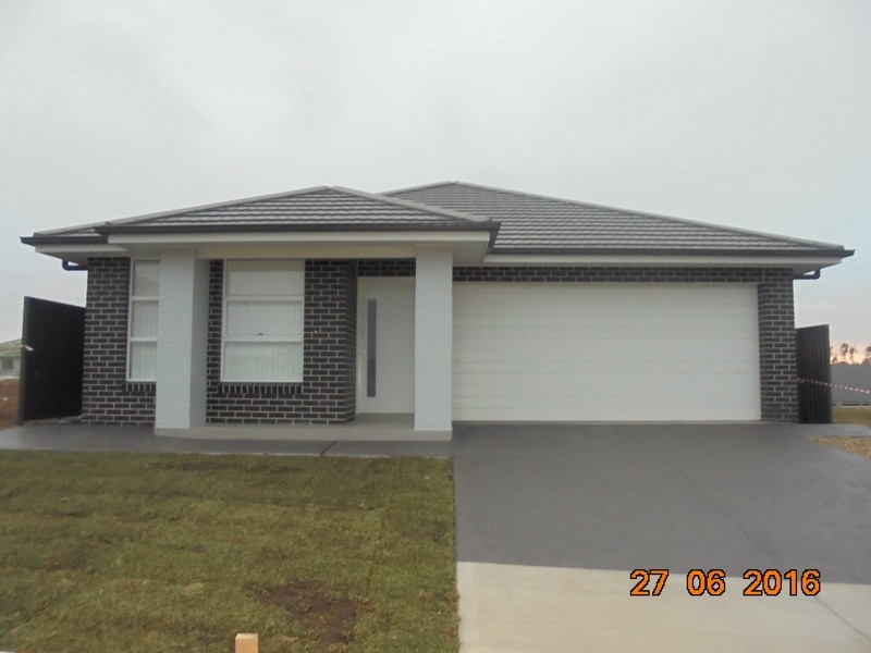 70 Oaklands Circuit, Gregory Hills NSW 2557