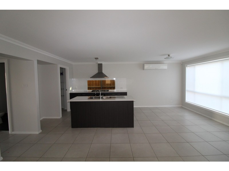 12 Morris Place, Oran Park NSW 2570