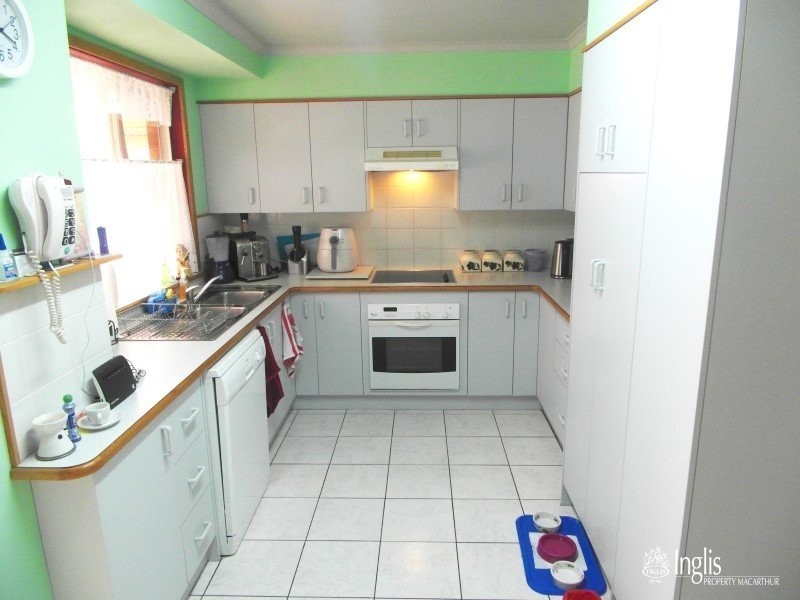 8 Mertz Place, Leumeah NSW 2560