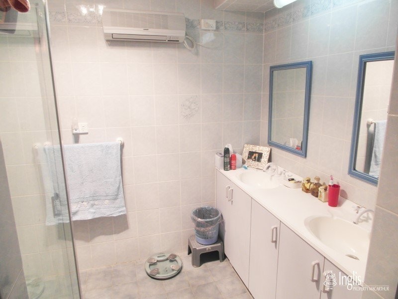 8 Mertz Place, Leumeah NSW 2560