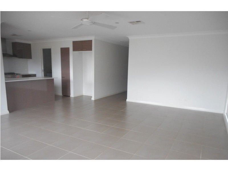 4 Derbyshire Road, Spring Farm NSW 2570