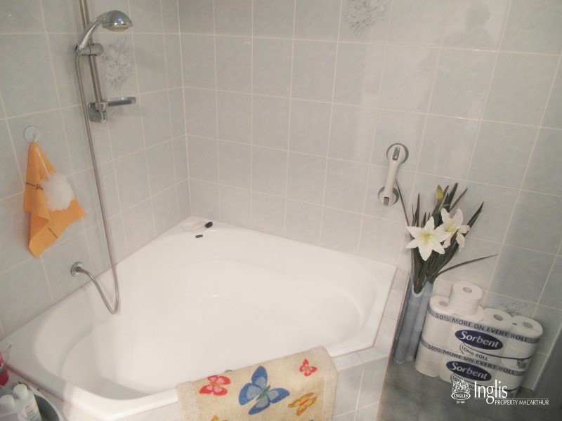 8 Mertz Place, Leumeah NSW 2560