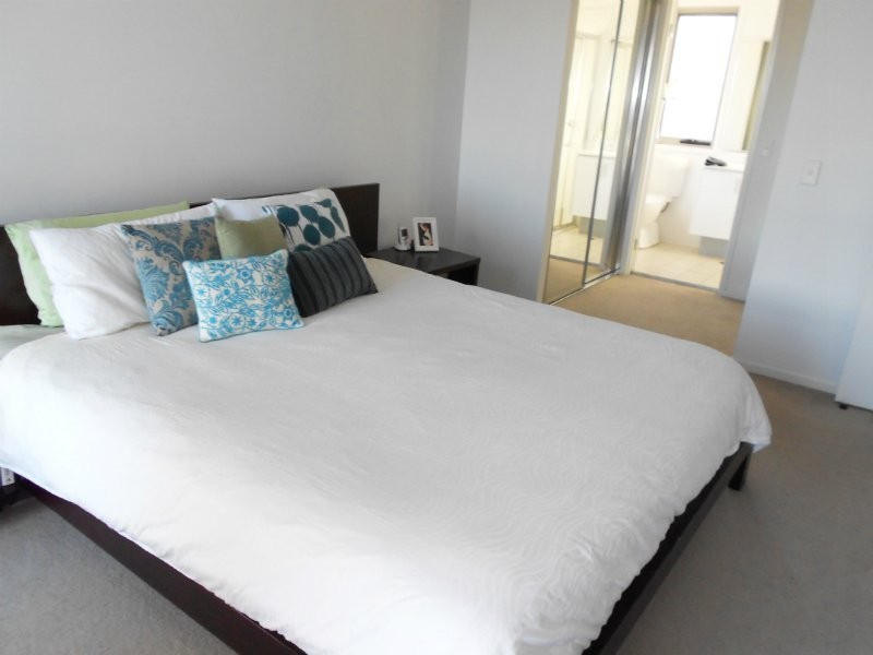 100 Minorca Circuit, Spring Farm NSW 2570
