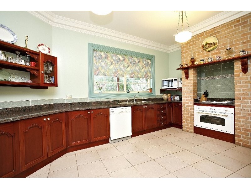 65 Benwerrin Crescent, Grasmere NSW 2570